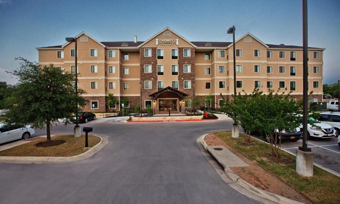 Sweetbriar Hotel | Experience Comfort at Staybridge Suites Austin South IHG
