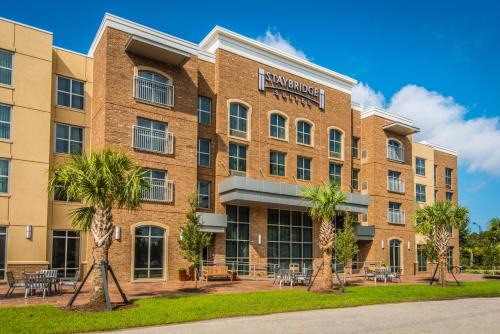 Charleston Hotel | Pet-Friendly Staybridge Suites Charleston with Oceanfront Views