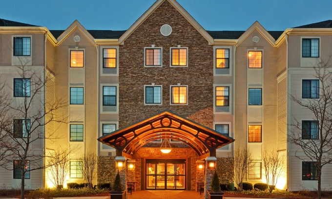 Glenview Hotel | Discover Staybridge Suites Chicago - Glenview: Family-Friendly Retreat
