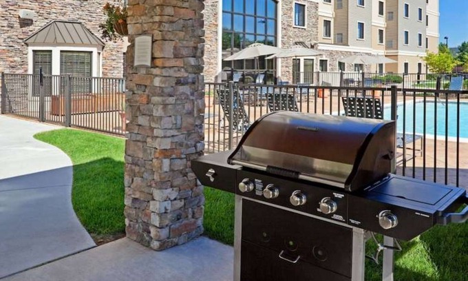 Denton Hotel | Guest Rated: Staybridge Suites Denton with Pool & Kitchen