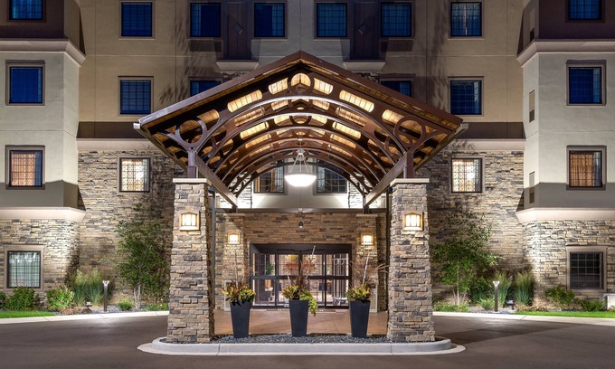Altoona Hotel | Guest Rated 9.4: Staybridge Suites Eau Claire with Pool & Spa
