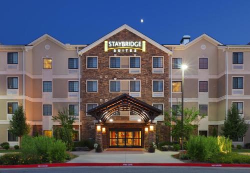 Fayetteville Hotel | Pet-Friendly Staybridge Suites Fayetteville with Ocean Views