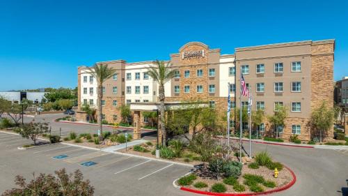 Gilbert Hotel | Discover Staybridge Suites Gilbert with Pool & Ocean Views