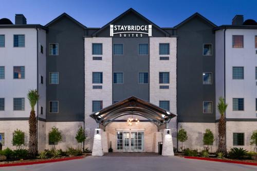 Lake Charles Hotel | Cozy Staybridge Suites - Lake Charles with Oceanfront Views
