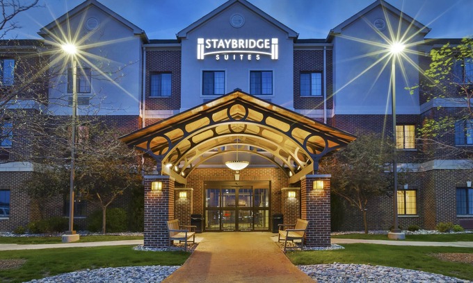 Okemos Hotel | Top-Rated Staybridge Suites Lansing with Pool & Kitchen