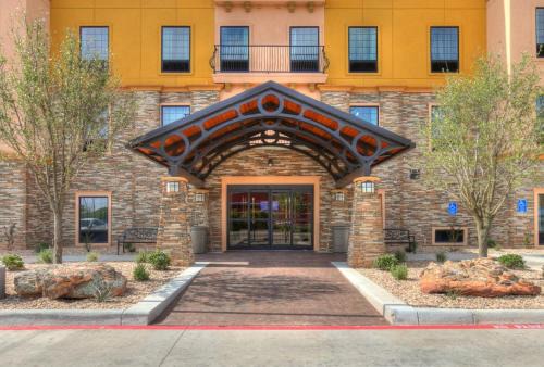 Lubbock Hotel | Comfortable Staybridge Suites Lubbock South for Families & Pets