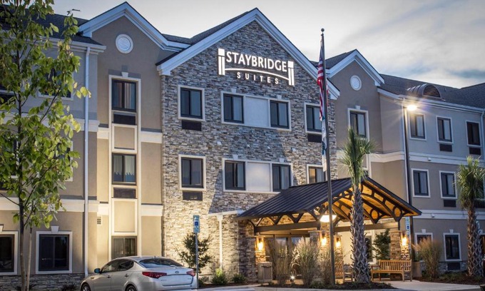 Jacksonville Hotel | Discover Staybridge Suites North Jacksonville - Pet Friendly & Pool