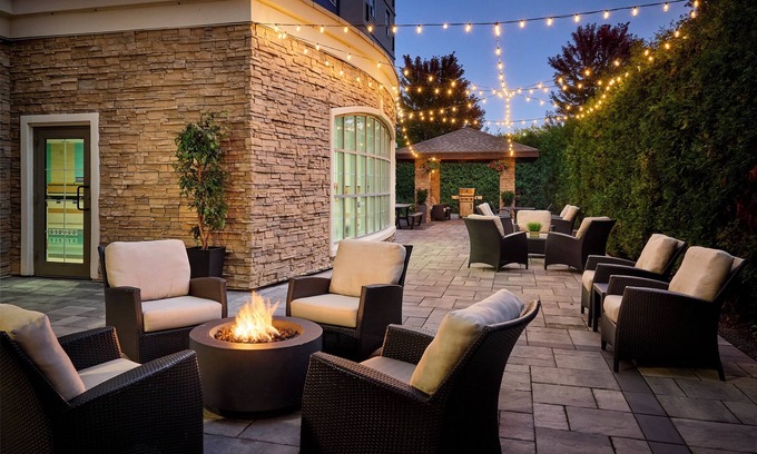 Oakville Hotel | Charming Staybridge Suites Oakville with Pool & Spa Access