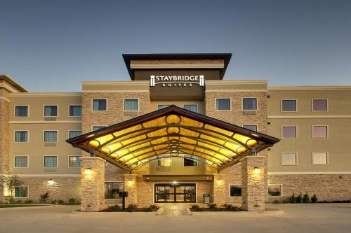 The Colony Hotel | Pet-Friendly Staybridge Suites Plano: Family-Approved Getaway