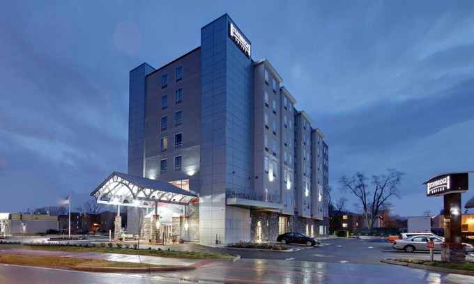 Columbus Hotel | Pet-Friendly Staybridge Suites Near OSU with Pool Access