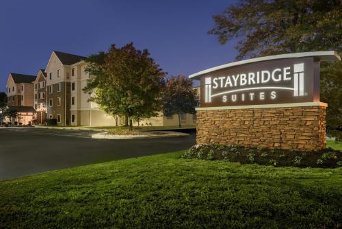 Christiana Hotel | Pet-Friendly Staybridge Suites Wilmington-Newark with Pool