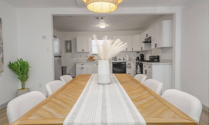 Galveston Bed & Breakfast | Unforgettable Staycation @ Galveston, Steps to the Beach