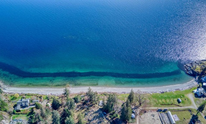 Sliammon House | Idyllic Staycation at Emmonds Villa with Oceanfront Views