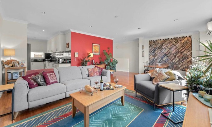 Brunswick House | Peaceful StayCentral Townhouse - Child-Friendly Comfort
