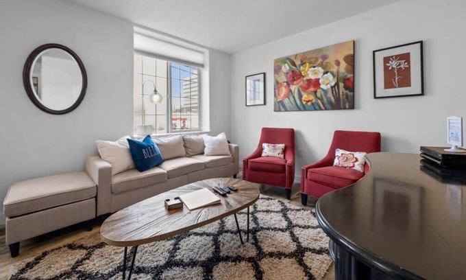 Downtown Vancouver Apartment | Experience Comfort in #StayInMyDistrict Downtown Loft