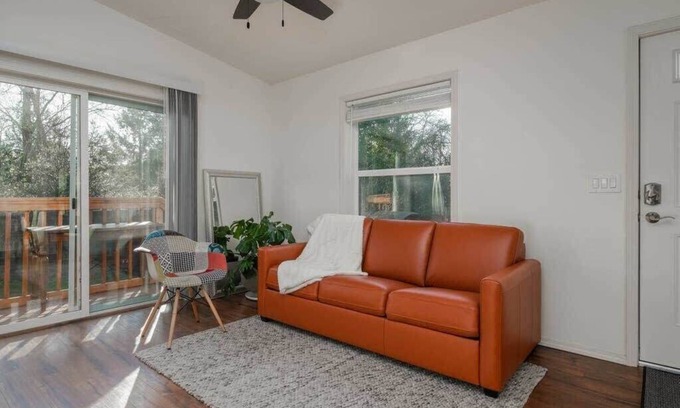 Bridlemile House | Discover Raleigh Hills Serene Havens Nest with Family-Friendly Amenities