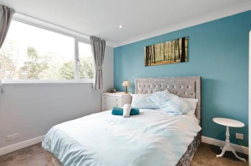 Woking House | Cozy 30 Woodlands with Kitchen - Perfect for Your Stay