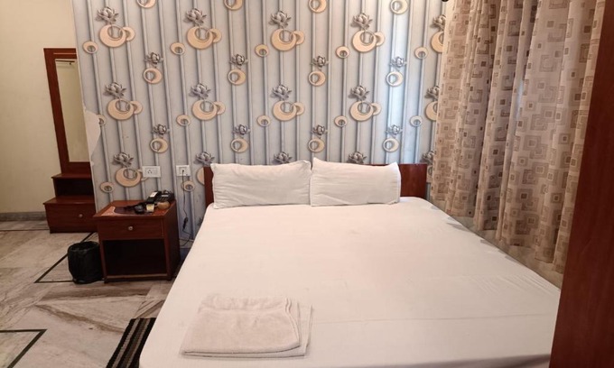 Durgapur Hotel | Discover STAYMAKER THE SPICES - Family-Friendly Getaway