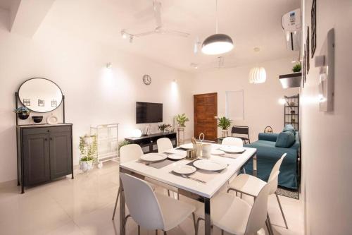Parra Villa | Discover Staymaster Emerald Escape: Your Ideal 3BR Retreat