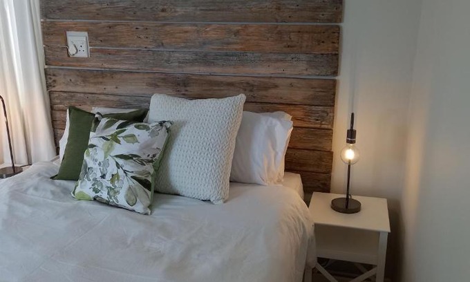 Nahoon Apartment | Guest Rated StayMore: Family-Friendly Accommodation