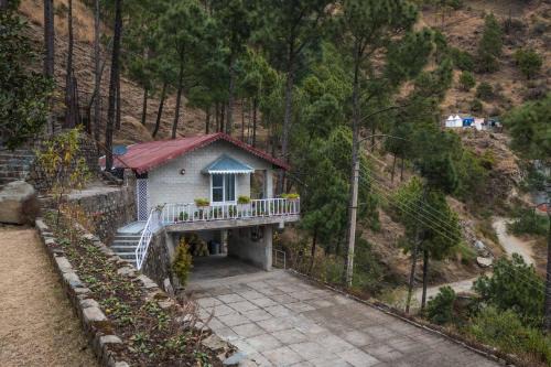 Kasauli Villa | Relax at StayVista Destine Cottage with Free Breakfast