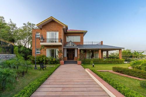 Dera Gopipur Villa | Experience StayVista at Dhauladhar House - Family-Friendly Escape