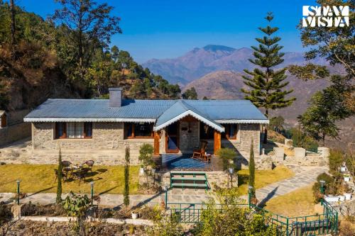 Rajgarh Villa | Experience StayVista at Juneo Orchards: Pet-Friendly Retreat
