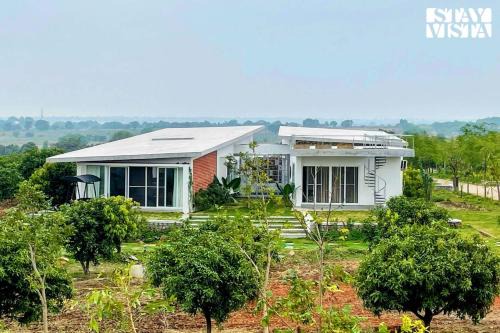 Vikarabad Villa | StayVista at Lazy Mango with Bonfire, Bathtub