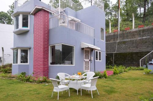 Lansdowne Villa | Relax at StayVista at Pines & Fir - Gardens, Swings & More!