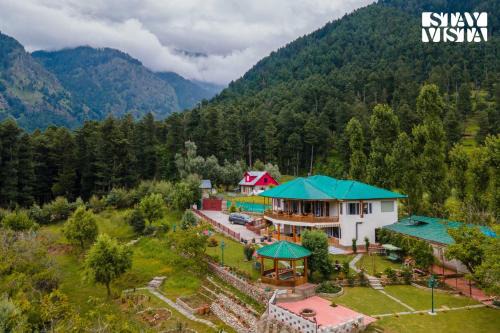 Pahalgam Villa | Discover StayVista at Kudrath: Family-Friendly Retreat
