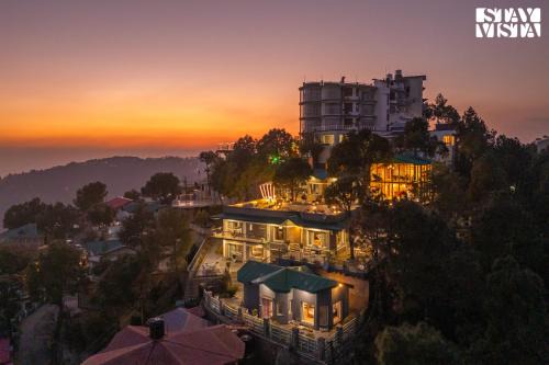Barog Apartment | Experience StayVista at Serene: Outdoor Bonfire & Family Fun