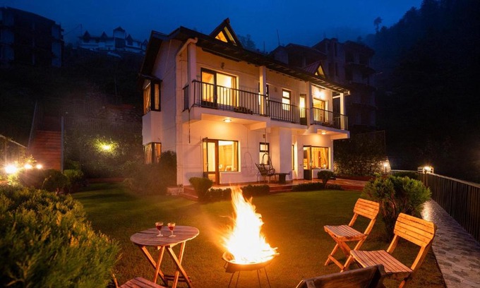 Shimla Villa | Family-Friendly StayVista at Under The Pines - Pet Welcome
