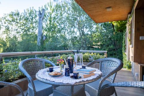Srinagar Villa | Discover StayVista at Waterside Estate - Pet Friendly Retreat