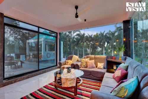 Bhopal Villa | Pet-Friendly Palm Perle Villa with Terrace and Game Room
