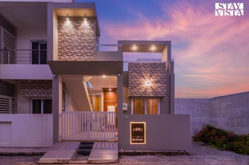 Ujjain Villa | Villa Orchid: Pet-Friendly Retreat with Lawn & Games