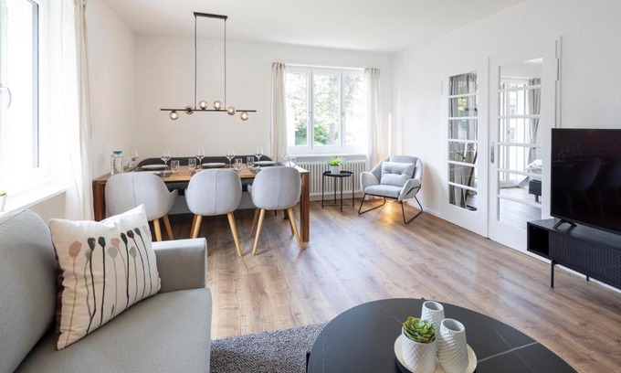 Hirslanden Apartment | Discover STAYY Bijou Balgrist: 4-Star Oceanfront Escape