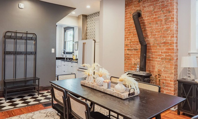 Covington House | Discover StayYork: Pet-Friendly Retreat in Covington