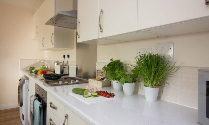 Southampton Apartment | Experience Stayzo Castle Penthouse 17: Modern Comfort & Wi-Fi