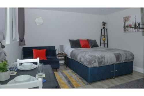 Crofton Park Apartment | Comfortable StayZo Studio in Crofton Park, Central London