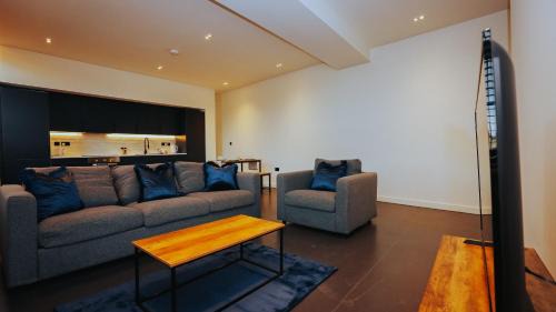 Sheffield Apartment | Family-Friendly StayZo: 3-Bedroom Apartment with Top Ratings