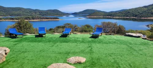 Sa Castangia House | Cozy Stazzu Iris: Oceanfront Retreat with Pool Access
