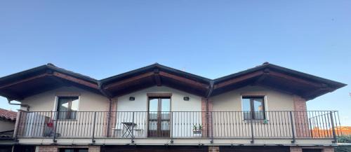 Sommariva del Bosco Apartment | Elegant Stea Monolocale Loft in Villa - Rated 9.3/10
