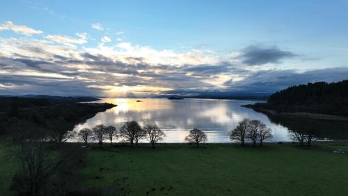 Port Appin House | Beachside Steading Cottage: Ideal for Families & Pets