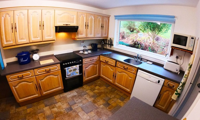 Ardnamurchan Peninsula Cottage | Pet-Friendly Steading Holidays - Ardvaig with Breakfast & Kitchen