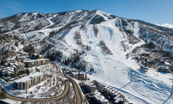 Steamboat Springs Condo | Inviting Ski In/Out Retreat with Outdoor Hot Tub & Spa