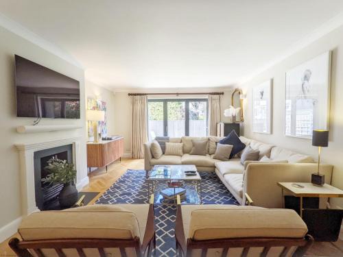 Chichester House | Family-Friendly Steddles in Chichester - Rated 9/10 by Guests