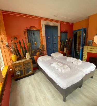 Korrewegwijk House | Budget-Friendly Stee in Stad with Kitchen & Breakfast