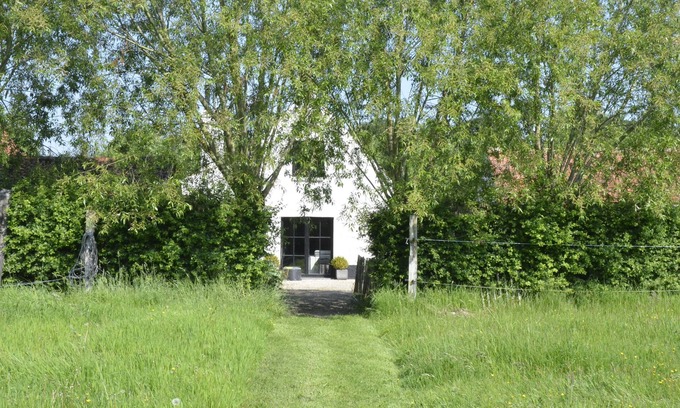 Oostkamp Bed & Breakfast | Stee23: Guest Rated 10/10 with Family-Friendly Amenities