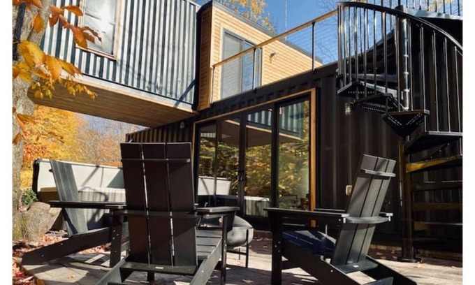 Mancelona House | Modern Steelhaven: Guest Rated 10/10 with Spa & Hot Tub