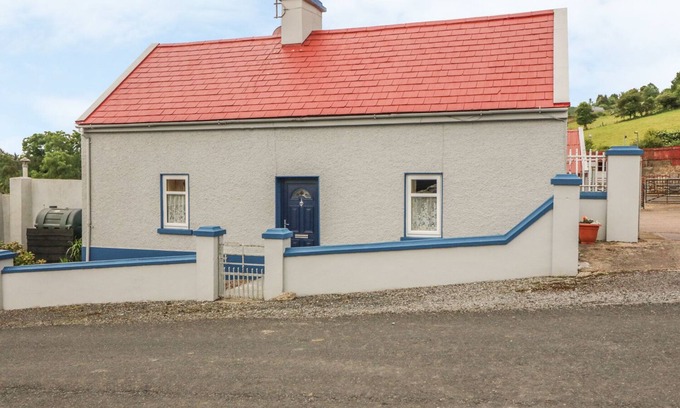 Ballyorgan Cottage | Pet-Friendly STEEPE'S PLACE with Oceanfront Views in Limerick